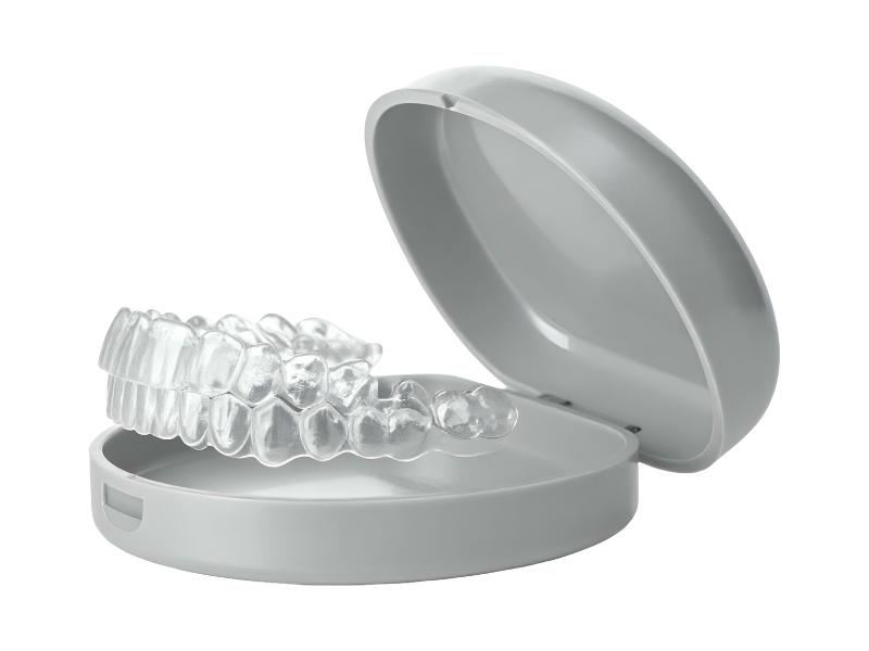 Şeffaf Plak Takarken Konuşma Bozukluğu Olur mu?